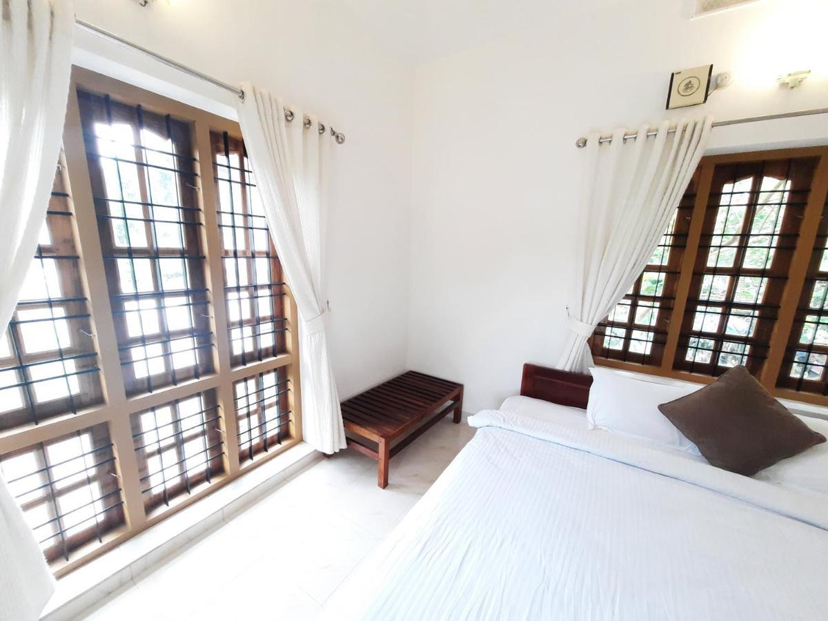 Oriole Homestay Thekkady Extérieur photo