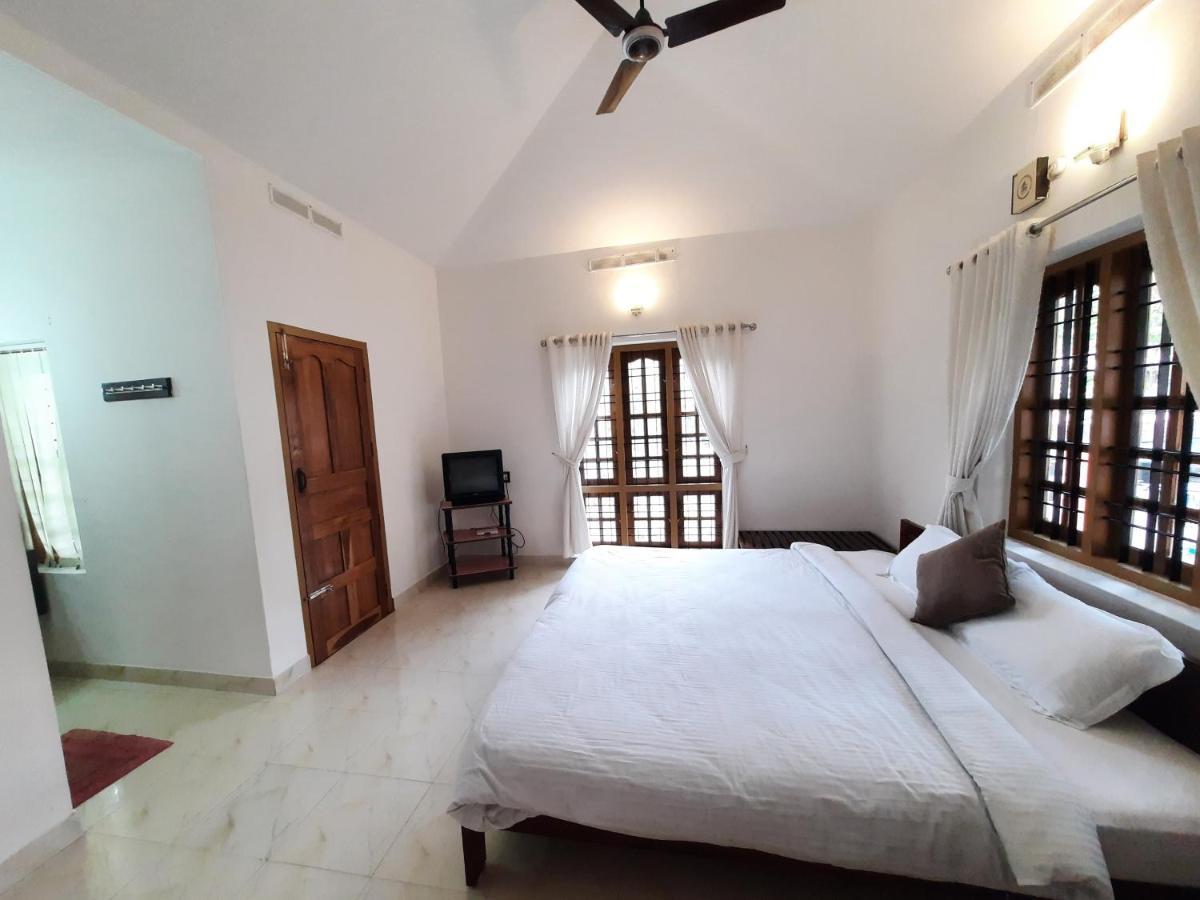 Oriole Homestay Thekkady Extérieur photo