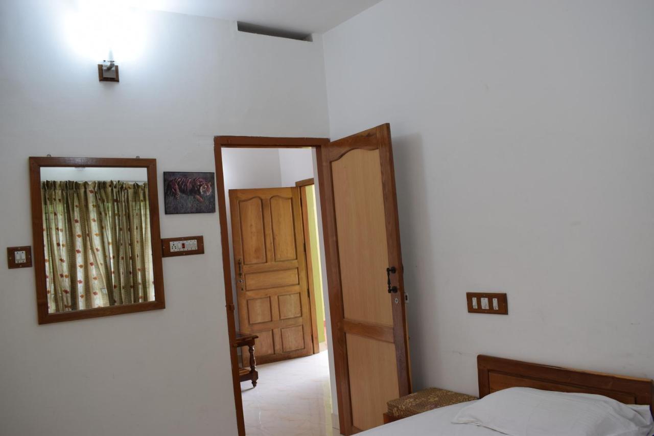 Oriole Homestay Thekkady Extérieur photo